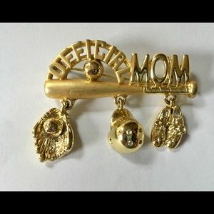 “Official Mom” pin
